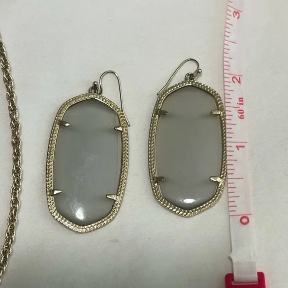 Kendra Scott, Danielle earrings, stone gray stone with gold hardware - Picture 2 of 3